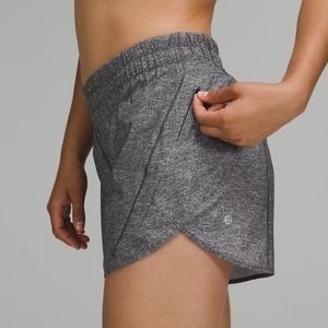 Lululemon heather gray lux multi black shorts 5 inch inseam mid rise lined 8